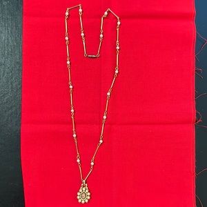 VINTAGE beaded necklace with pendant